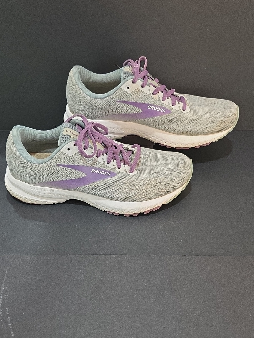 Brooks Launch 7 Women's Light Gray and Lavender Running Shoes Size 10 D Wide